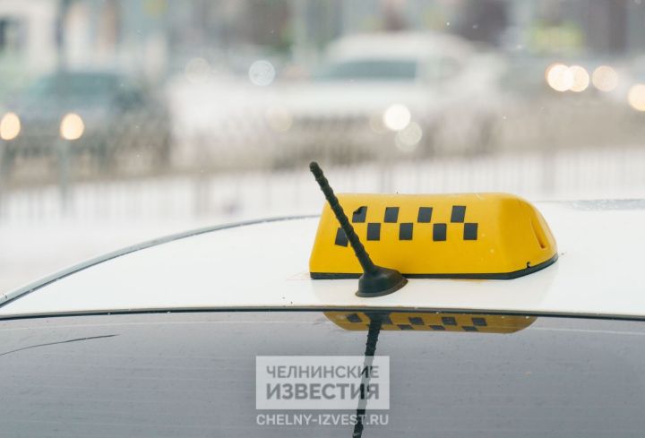 В Челнах скорость обслуживания клиентов такси упала в три раза