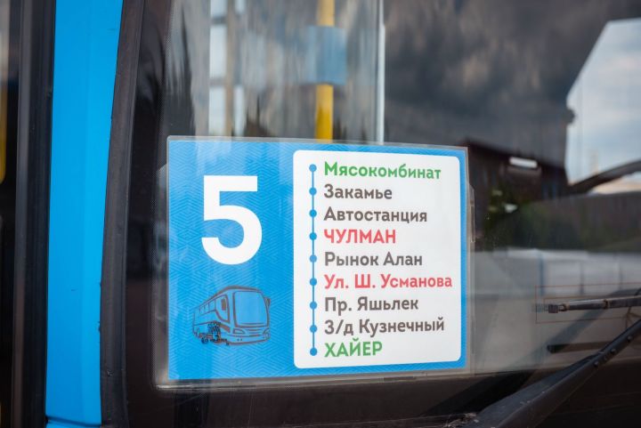 На челнинских автобусах появились таблички с маршрутами На челнинских автобусах появились таблички с маршрутами