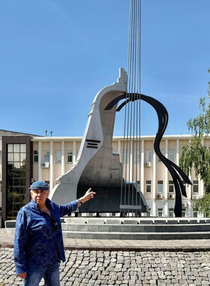 Актер Садальский назвал памятник Высоцкому в Набережных Челнах лучшим Актер Садальский назвал памятник Высоцкому в Набережных Челнах лучшим