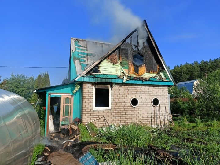 Пожар в СНТ «Весна-2»: хозяин успел спастись, баня уничтожена