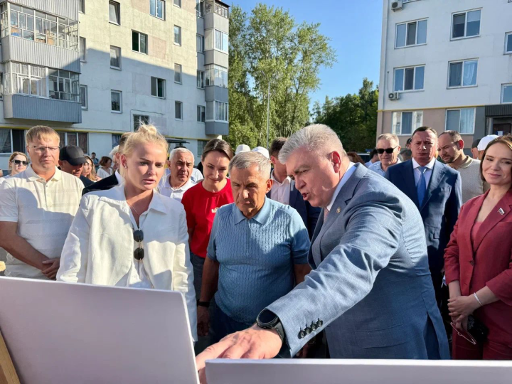 Раис РТ осмотрел новый двор в поселке ГЭС: «Главное, сохраните все это»