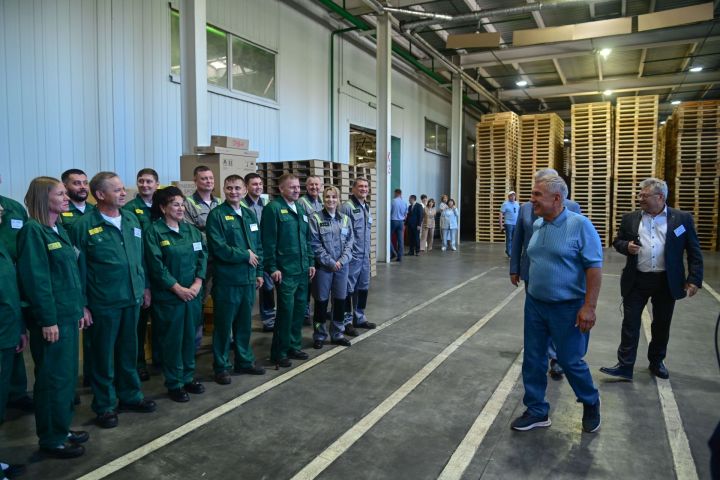 Рекордная выручка и средняя зарплата в 152 тысячи: раис Татарстана похвалил КБК Рекордная выручка и средняя зарплата в 152 тысячи: раис Татарстана похвалил КБК