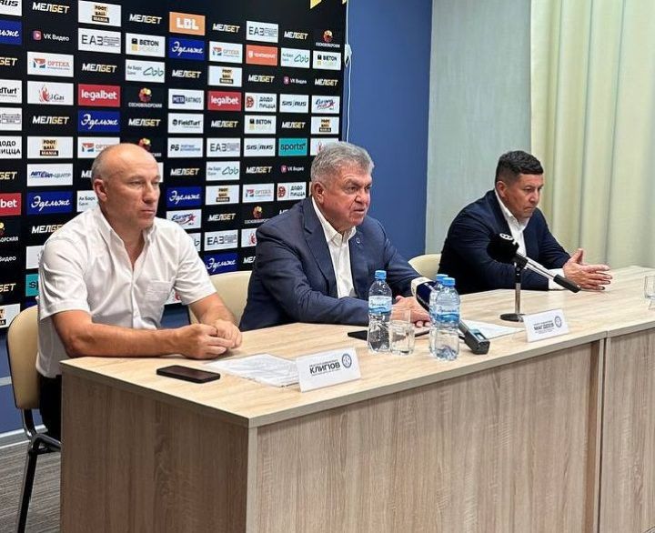 Есть куда стремиться: Наиль Магдеев обсудил планы с командой ФК «КАМАЗ» Есть куда стремиться: Наиль Магдеев обсудил планы с командой ФК «КАМАЗ»