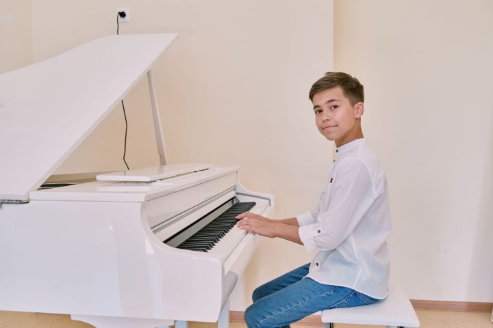 13-летний призер проекта «Голос.Дети» получил рояль от раиса Татарстана 13-летний призер проекта «Голос.Дети» получил рояль от раиса Татарстана