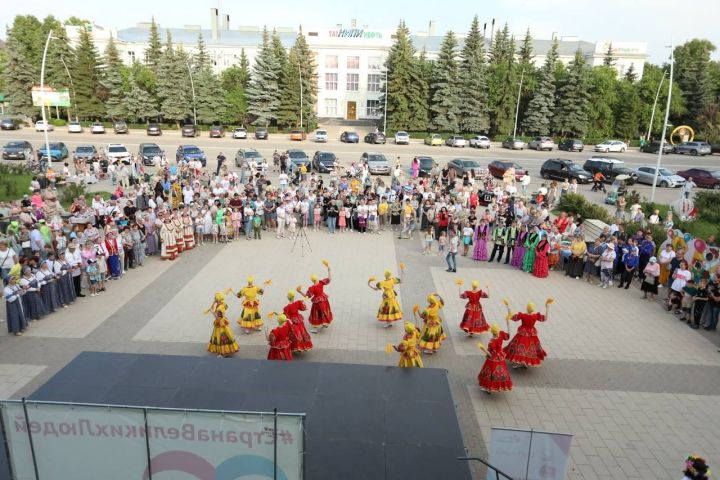 Звезда или местные таланты: Бугульма голосует за формат Дня города