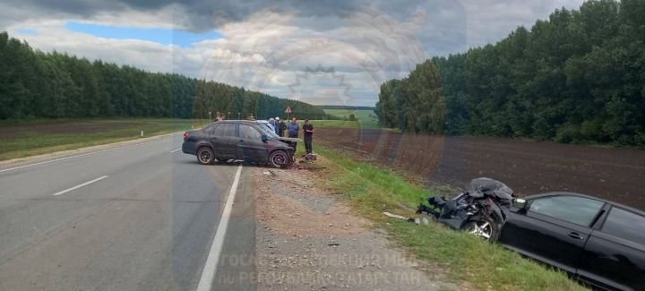 Страшное ДТП в Татарстане: водитель погиб, выехав на встречку Страшное ДТП в Татарстане: водитель погиб, выехав на встречку