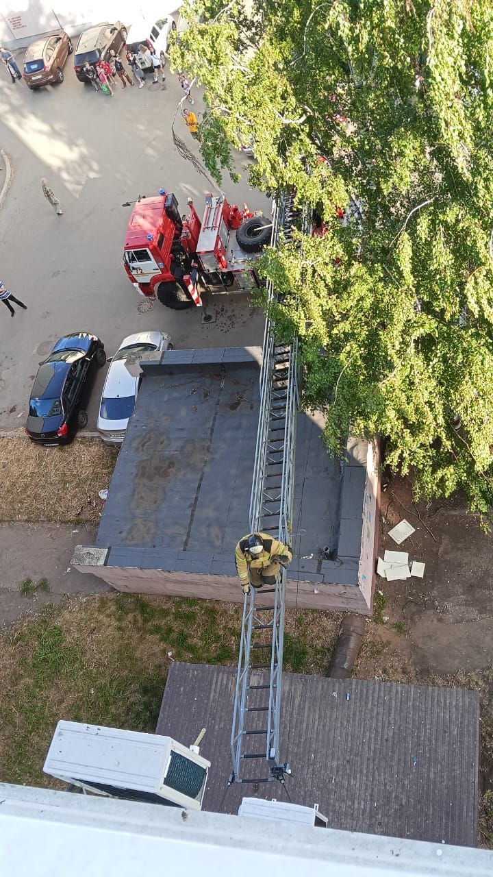 В Челнах пожарные вскрыли квартиру из-за запаха гари В Челнах пожарные вскрыли квартиру из-за запаха гари