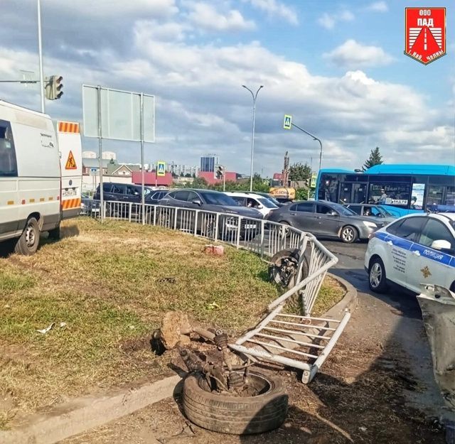 Появилось видео жесткого ДТП с перевертышем в Челнах Появилось видео жесткого ДТП с перевертышем в Челнах