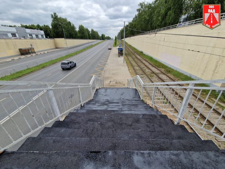 Дорожники отремонтировали лестницу на мосту проспекта Вахитова в Набережных Челнах Дорожники отремонтировали лестницу на мосту проспекта Вахитова в Набережных Челнах