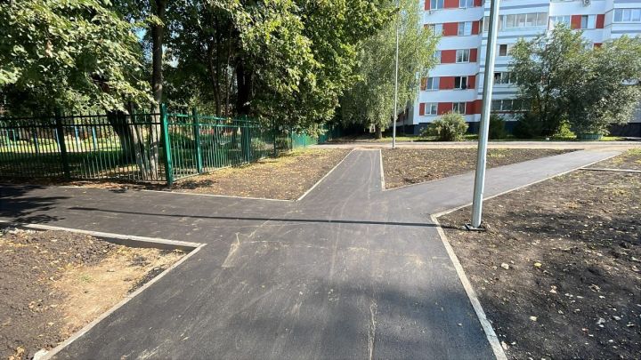 Жители поблагодарили главу Автозаводского района за тротуар