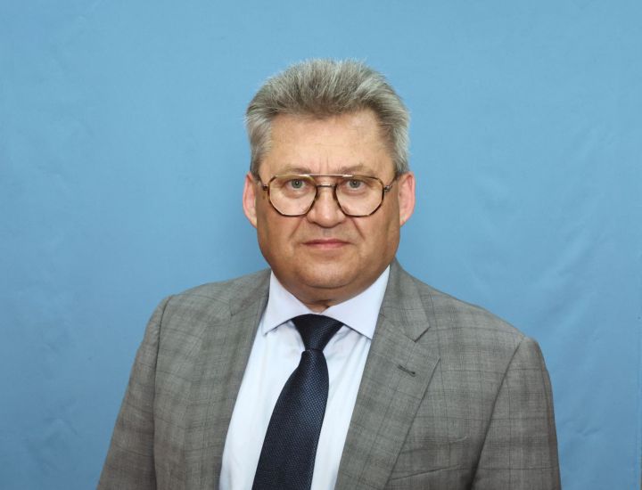 Кандидат в депутаты Госсовета РТ Андрей Фомичёв поздравляет с Днём республики Кандидат в депутаты Госсовета РТ Андрей Фомичёв поздравляет с Днём республики