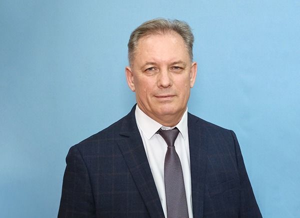 Кандидат в депутаты Горсовета Евгений Залогин поздравляет челнинцев Кандидат в депутаты Горсовета Евгений Залогин поздравляет челнинцев