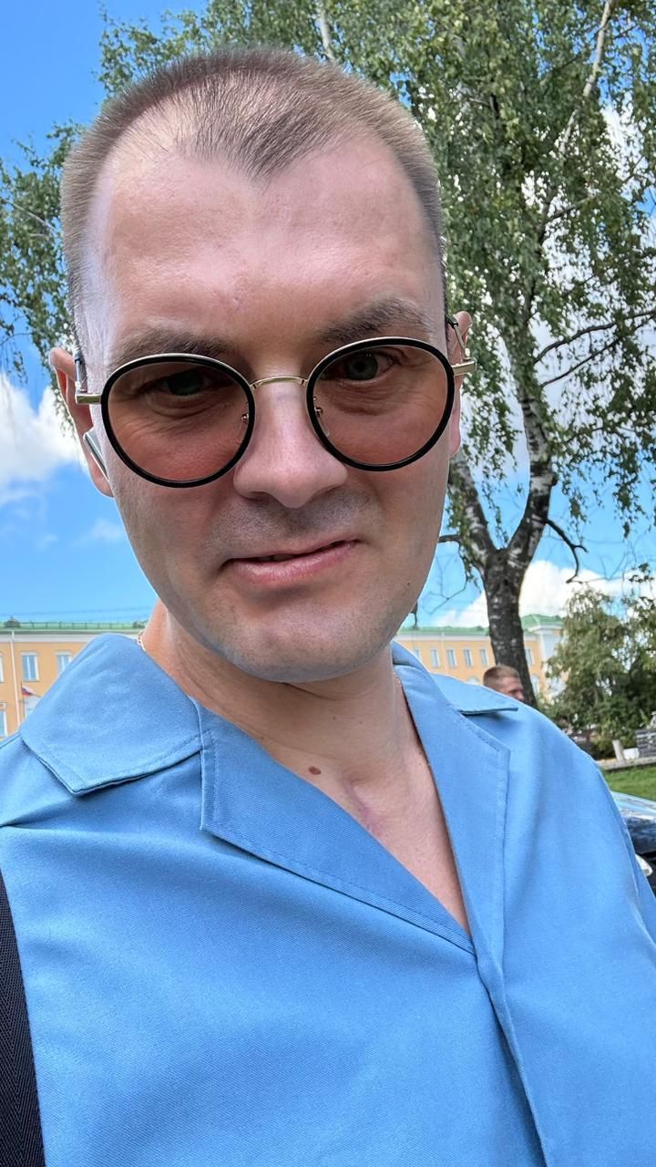 Скоро на работу: выживший в ДТП пластический хирург Максим Шишкин сдает экзамены