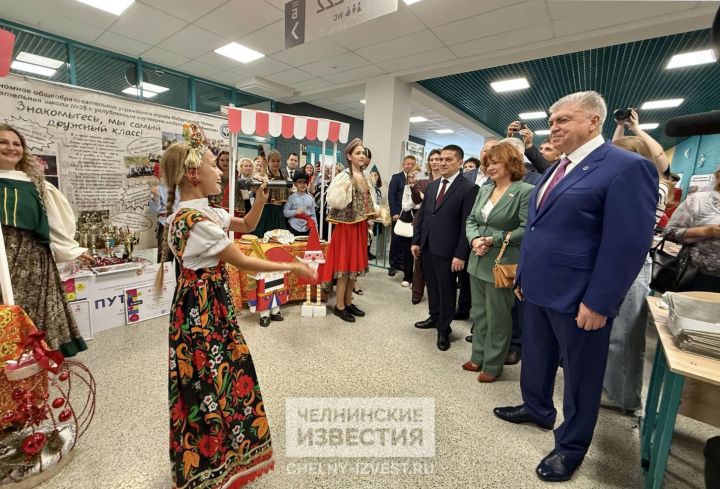 Блины, спилс-карта и сувениры к 400-летию: что показали участникам педконференции Блины, спилс-карта и сувениры к 400-летию: что показали участникам педконференции
