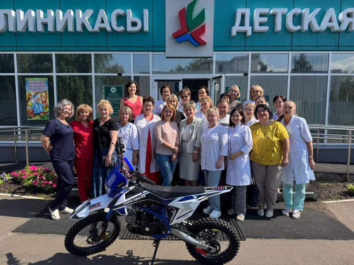 Детская поликлиника №3 в Челнах передала питбайк для бойцов СВО Детская поликлиника №3 в Челнах передала питбайк для бойцов СВО