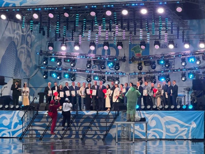 Жителям Набережных Челнов вручили награды: медали и благодарности Жителям Набережных Челнов вручили награды: медали и благодарности