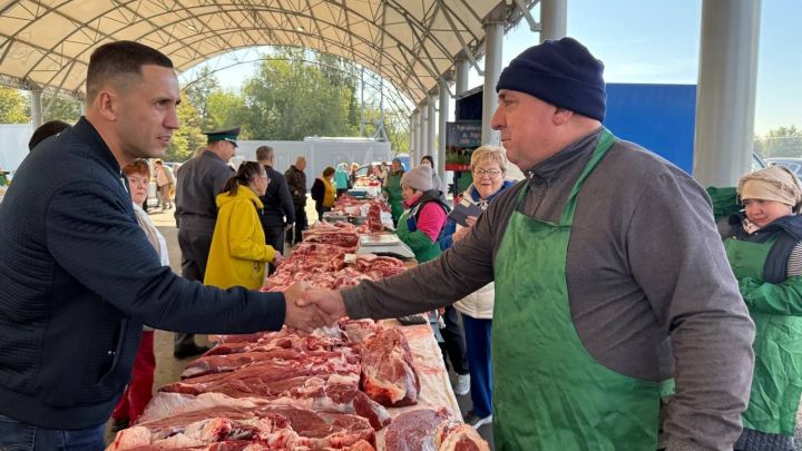 В Челнах стартовал сезон ярмарок: обзор цен на мясо, овощи и мед В Челнах стартовал сезон ярмарок: обзор цен на мясо, овощи и мед