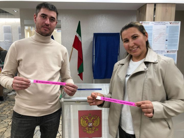 Супруги из татарского театра Челнов голосуют за стабильность в стране