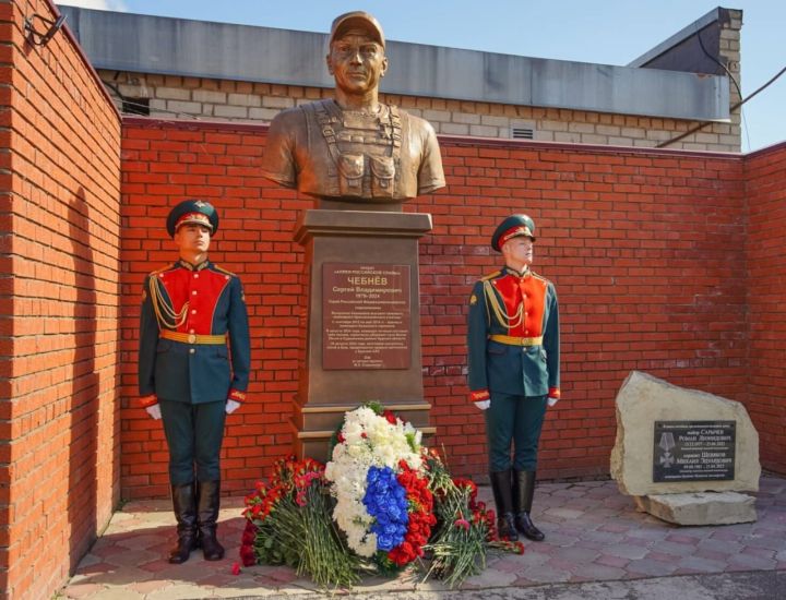 В Казани открыли памятник герою из Набережных Челнов