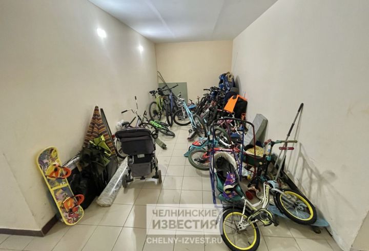 Опасный хлам: за коляски и велосипеды в подъездах могут начать штрафовать