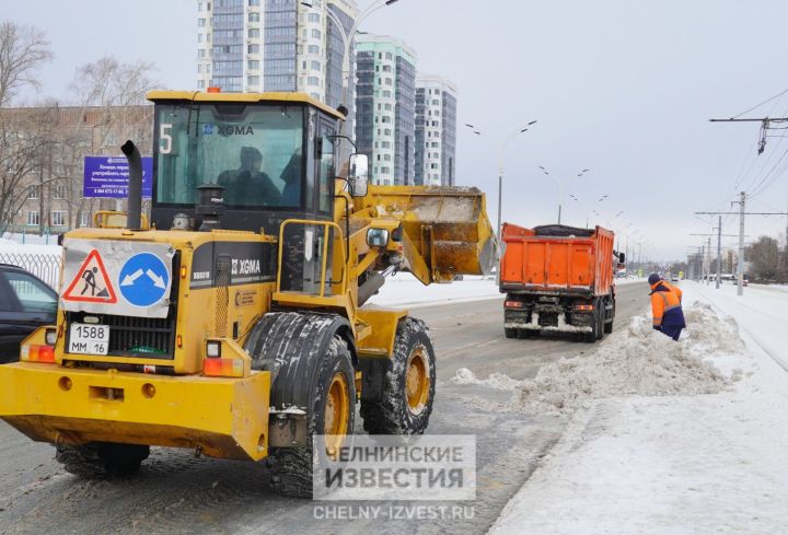К зиме готовы: коммунальщики Челнов заготовили рекордный запас соли