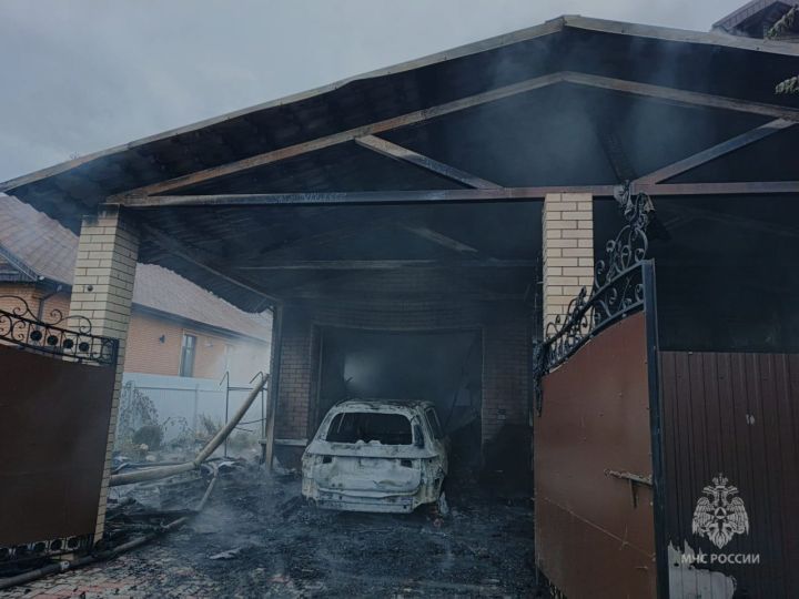 Пожар на Рубиновой в Челнах: хозяйка частного дома получила ожоги