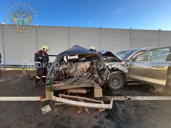 В лобовой аварии с «Танком» в Татарстане погибли водитель и пассажир «Нивы»