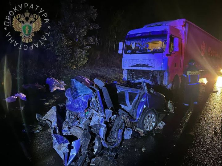 «Нексия» превратилась в груду металла: в Татарстане трое погибли в ДТП «Нексия» превратилась в груду металла: в Татарстане трое погибли в ДТП