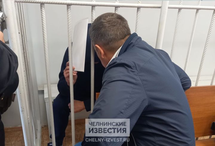 Главврачу ГНД Рамилю Сатдарову назначили два месяца домашнего ареста Главврачу ГНД Рамилю Сатдарову назначили два месяца домашнего ареста