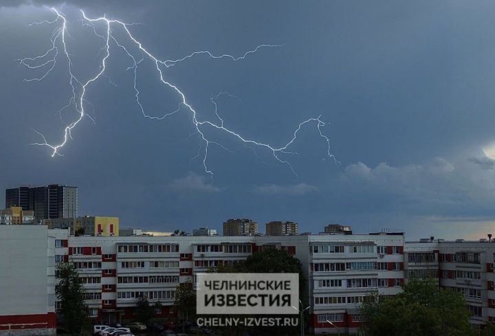 Жителей Татарстана предупредили о грозе с сильным ветром Жителей Татарстана предупредили о грозе с сильным ветром
