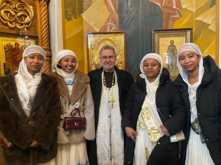 Международная встреча: в Челнах на службу в церковь пришли гости из Африки