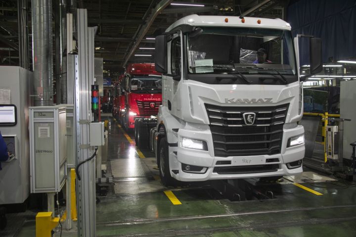 «КАМАЗ» запустил главный конвейер после каникул