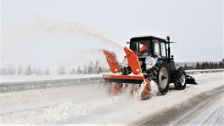В Татарстане на региональных трассах работает более 300 единиц техники