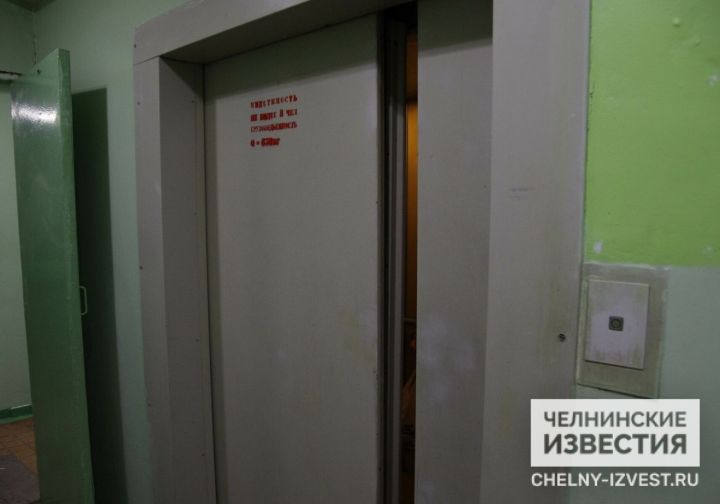 В Челнах в подъезде у лифта скончался мужчина