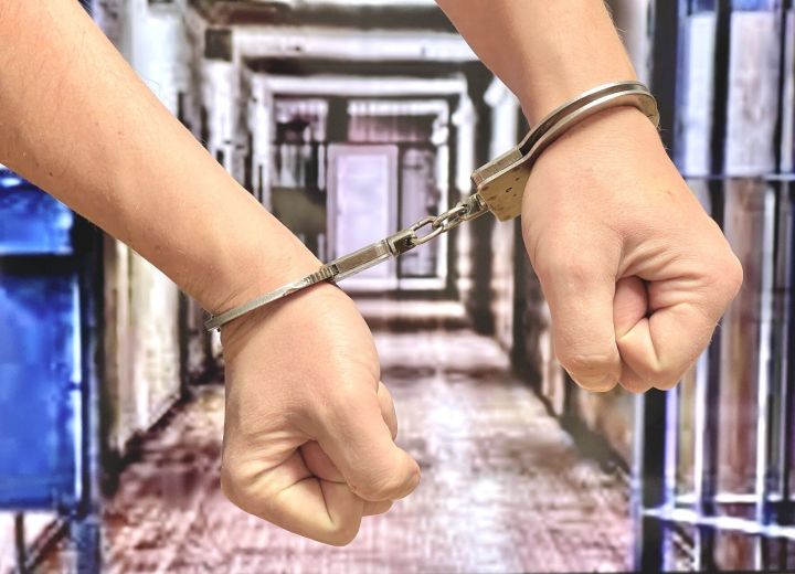 У 60-летнего челнинца на улице силой отобрал телефон