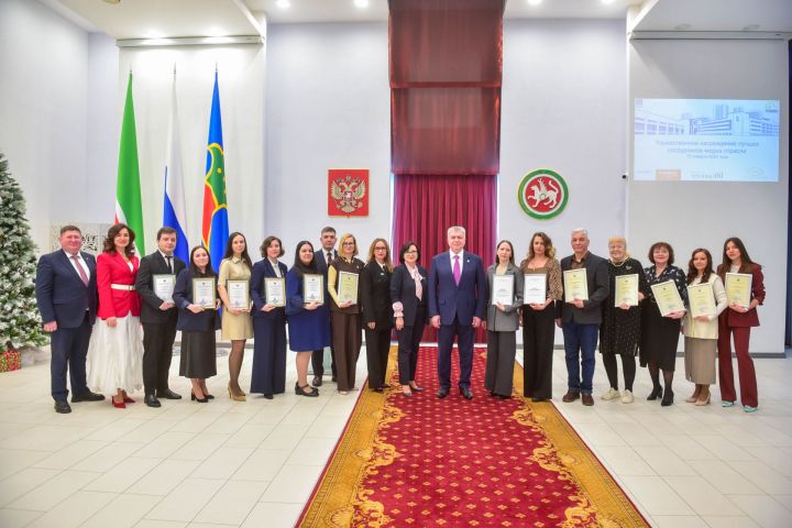 Мэр поздравил с Днем российской печати журналистов Набережных Челнов