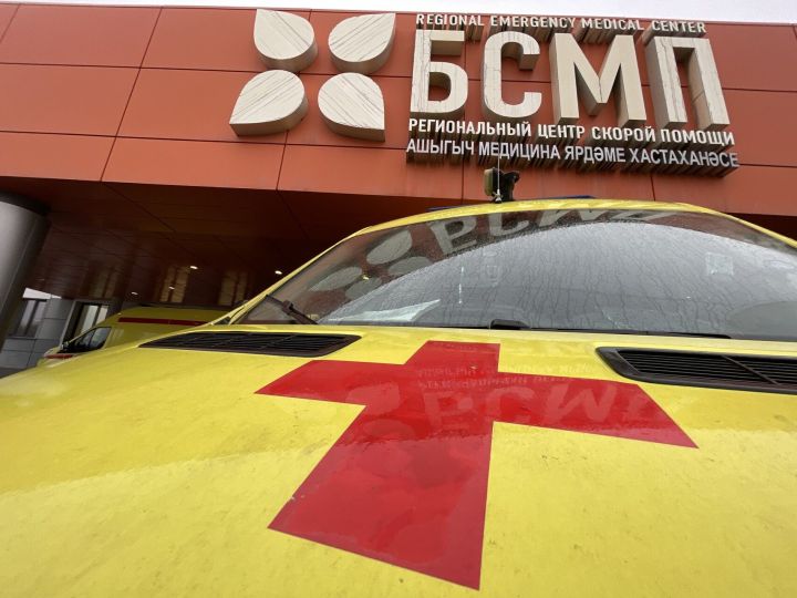 В Челнах в ДТП пострадали два фельдшера машины скорой