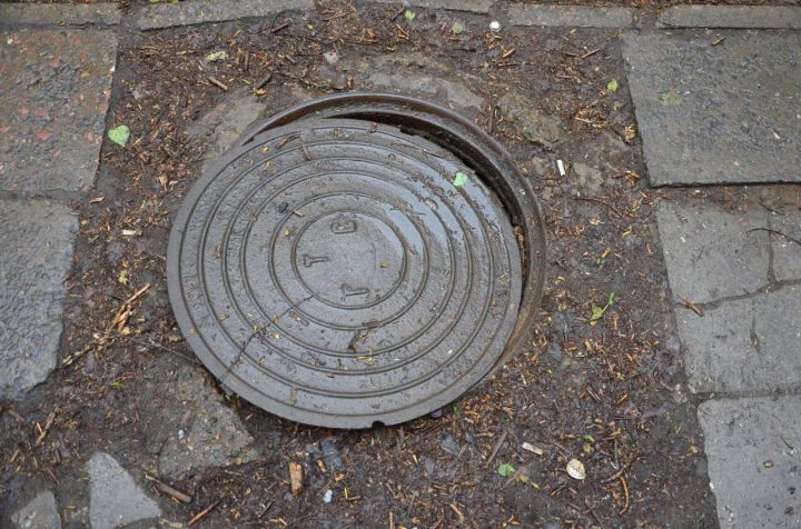 В Челнах проверили более 13 тысяч канализационных колодцев