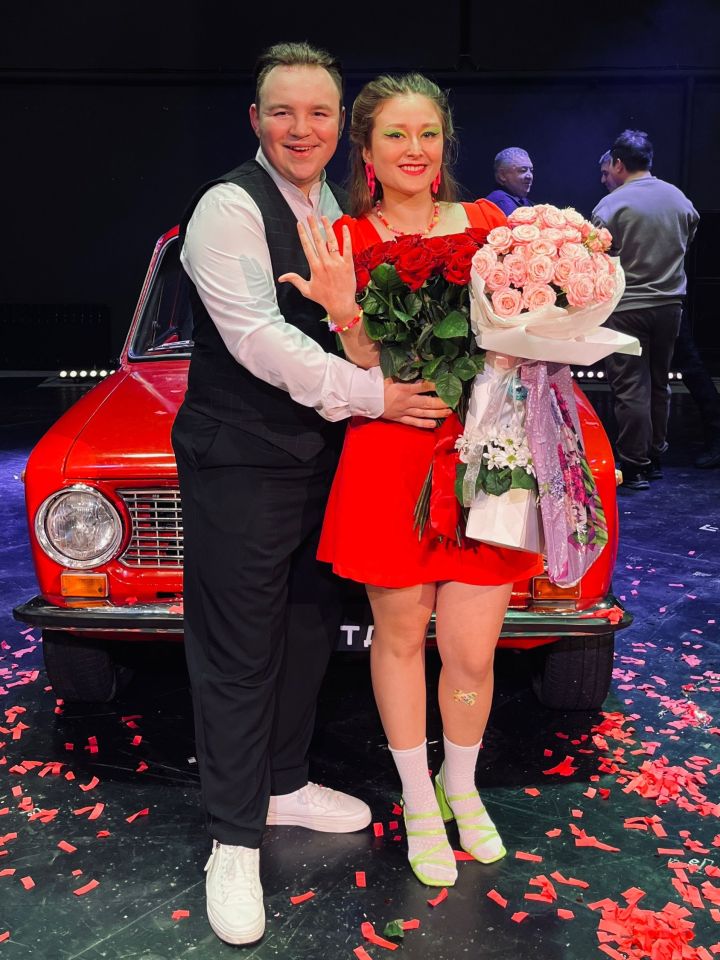 Главная роль в жизни: артист татарского театра сделал предложение возлюбленной на сцене