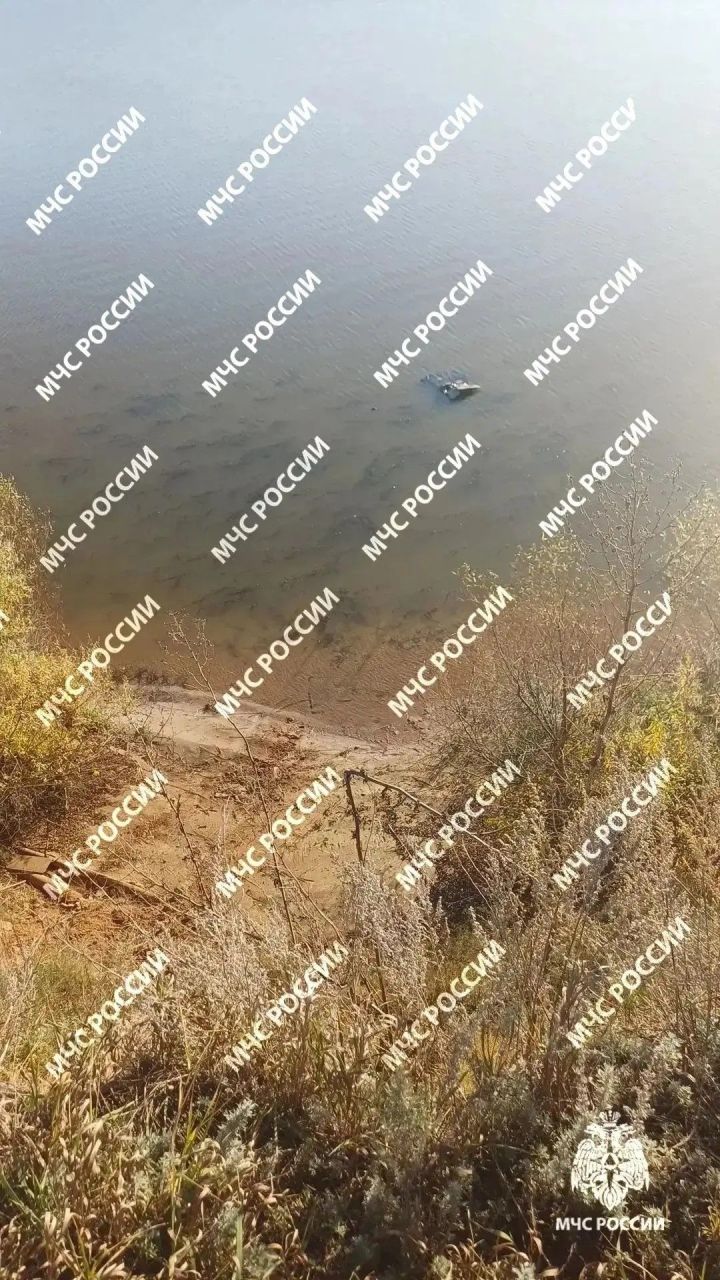 Двое молодых людей утонули в машине в Татарстане
