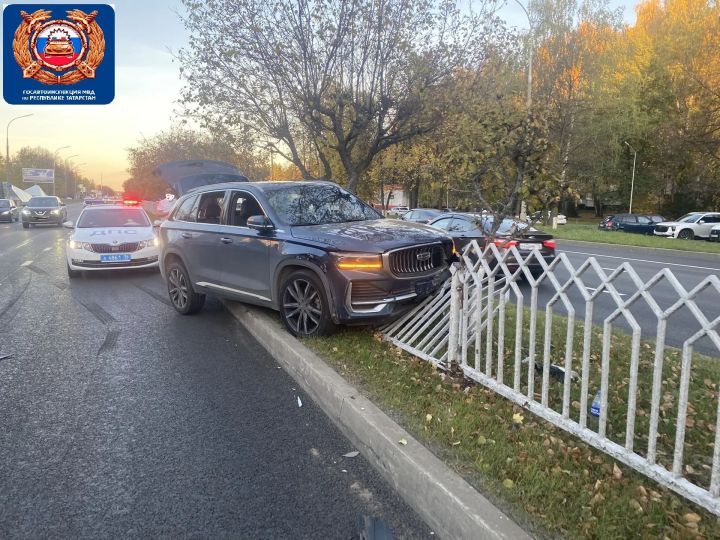 Цепная авария: в Челнах случилось ДТП с участием четырех машин и автобуса