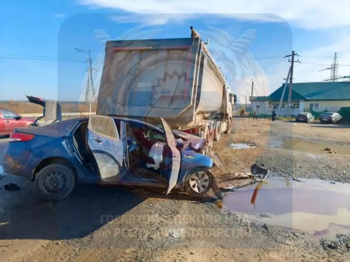 Момент гибели 29-летнего водителя на трассе М-7 в Татарстане попал на камеру