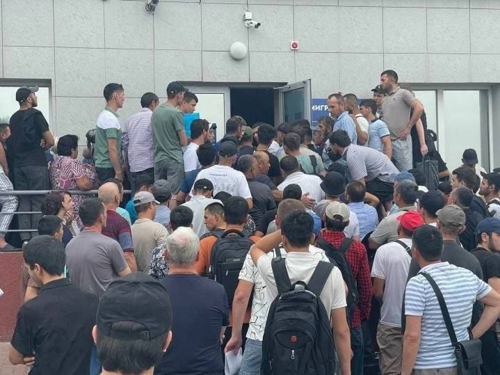 В Челнах раскрыли преступную группу, за взятки оформлявшую  мигрантам патенты