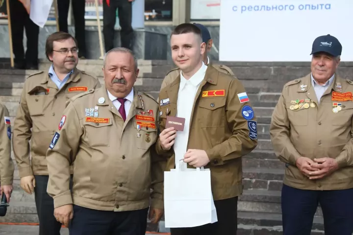 Студенты со всей России приняли участие в сборке 5593 КАМАЗов