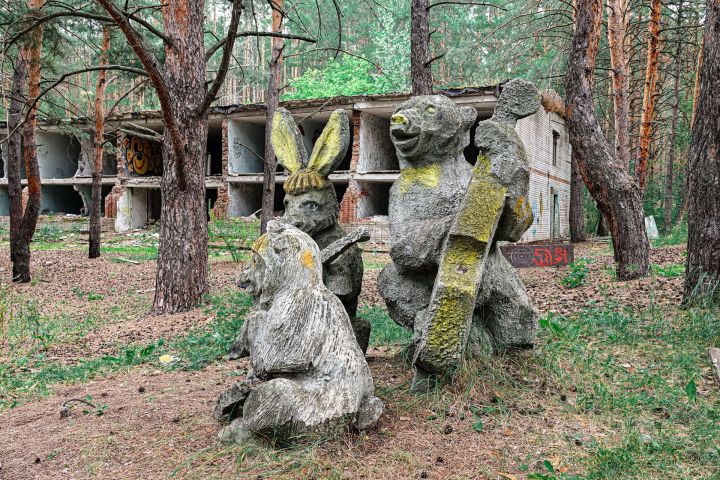 Юрист: законно ли вывозить скульптуры лагеря «Золотая горка» в другой регион