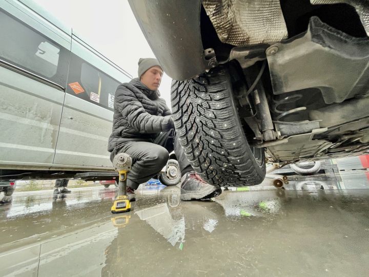 «Выпадет снег – будет поздно»: автомеханик Челнов рассказал, когда менять резину