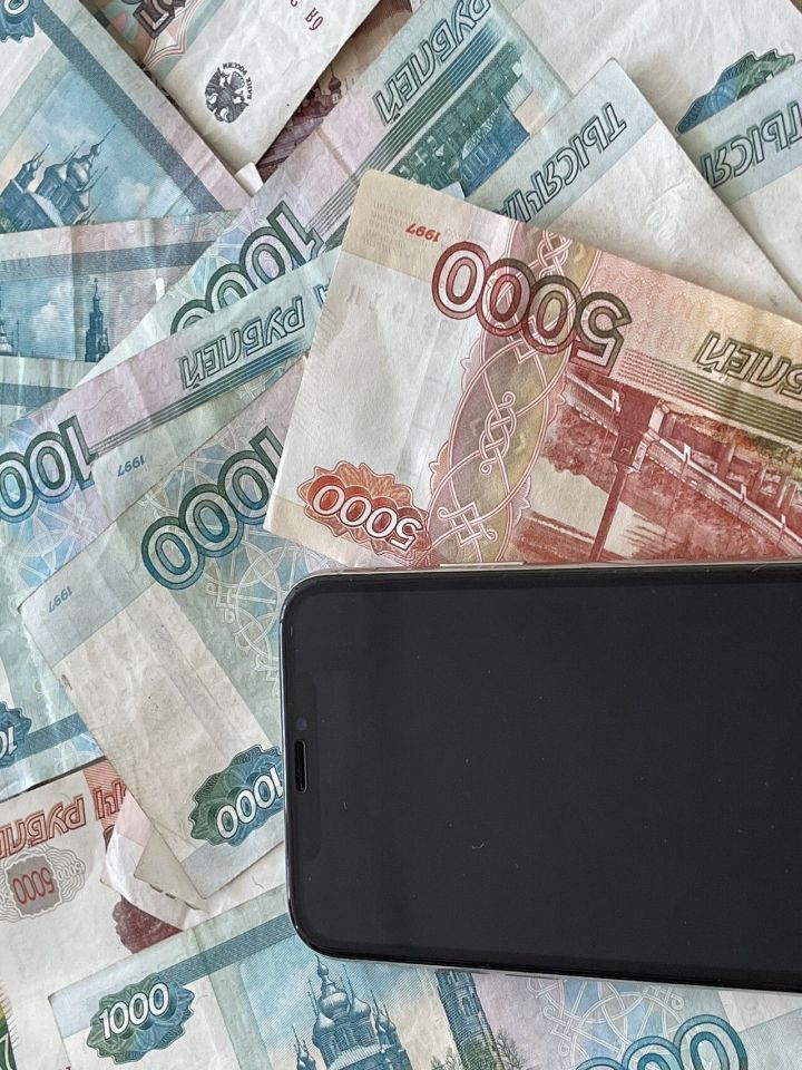 В Челнах подросток за игровую приставку перевел 37 тысяч рублей мошенникам