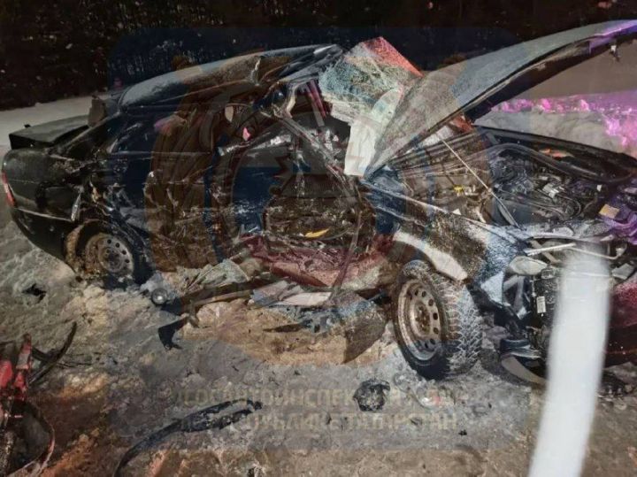 Роковая «встречка»: в Татарстане в ДТП погиб водитель легковушки