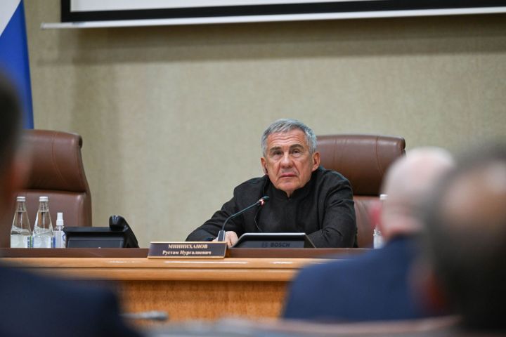 Минниханов потребовал усилить контроль за уборкой снега в Татарстане