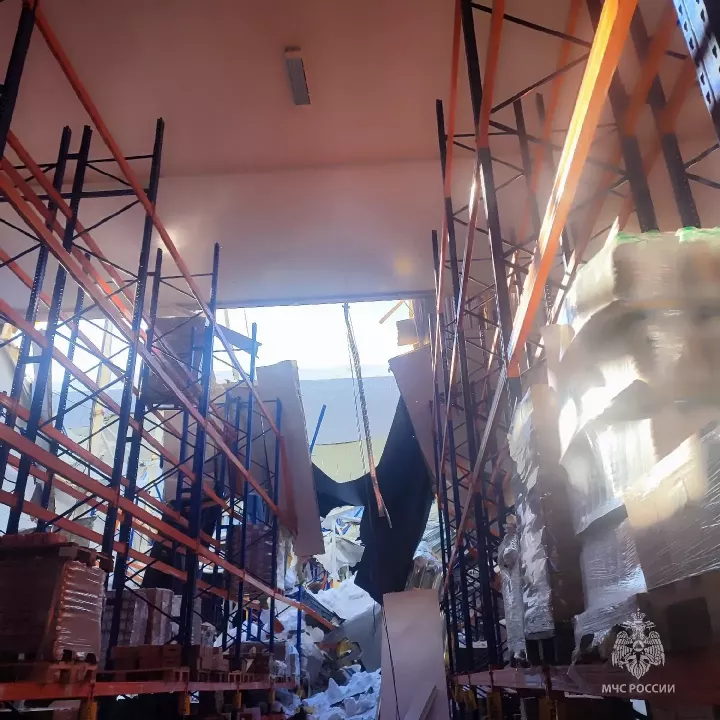 В Зеленодольске обрушилась кровля склада «Магнита»: пострадала женщина